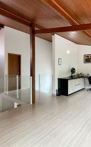 Casa à venda com 415m², 3 quartos e 6 vagasEscritório