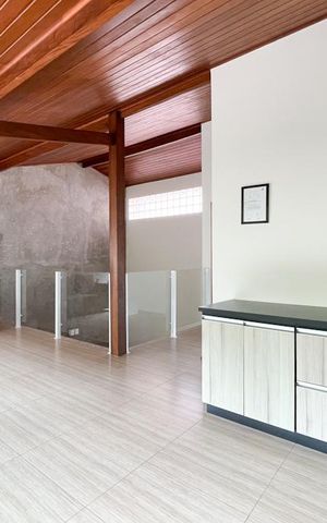 Casa à venda com 415m², 3 quartos e 6 vagasEscritório