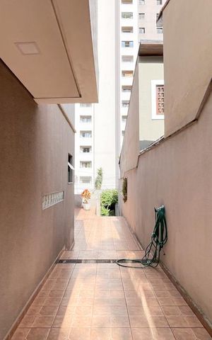 Casa à venda com 415m², 3 quartos e 6 vagasQuintal Lateral