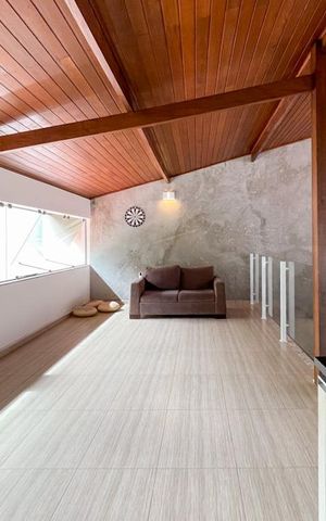 Casa à venda com 415m², 3 quartos e 6 vagasEscritório
