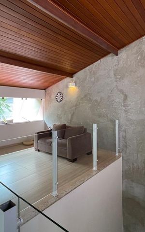 Casa à venda com 415m², 3 quartos e 6 vagasEscritório