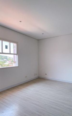 Casa à venda com 213m², 4 quartos e 2 vagas Casa à venda com 213m², 4 quartos e 2 vagasQuarto 3