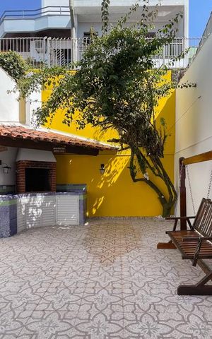 Casa à venda com 213m², 4 quartos e 2 vagas Casa à venda com 213m², 4 quartos e 2 vagasQuintal