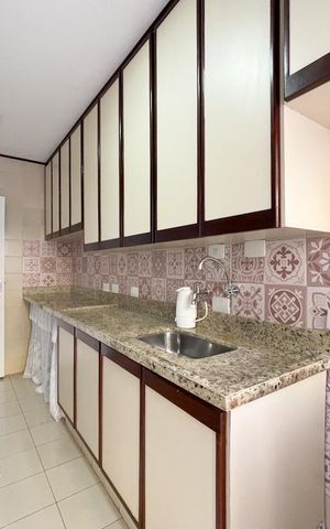 Casa à venda com 213m², 4 quartos e 2 vagas Casa à venda com 213m², 4 quartos e 2 vagasCozinha