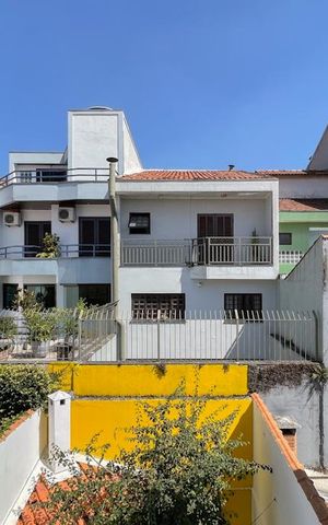Casa à venda com 213m², 4 quartos e 2 vagas Casa à venda com 213m², 4 quartos e 2 vagasVista - Suíte