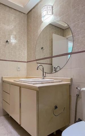 Casa à venda com 213m², 4 quartos e 2 vagas Casa à venda com 213m², 4 quartos e 2 vagasBanheiro Social