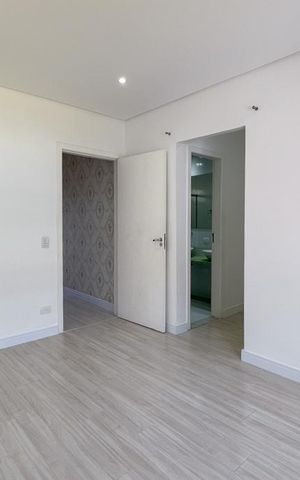 Casa à venda com 213m², 4 quartos e 2 vagas Casa à venda com 213m², 4 quartos e 2 vagasSuíte