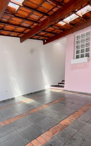 Casa à venda com 213m², 4 quartos e 2 vagas Casa à venda com 213m², 4 quartos e 2 vagasGaragem