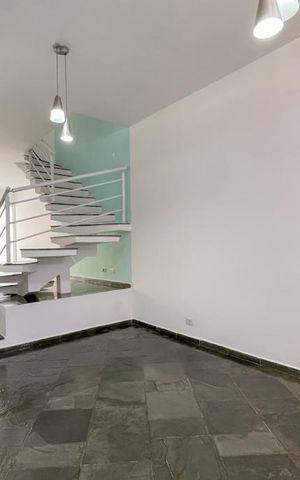 Casa à venda com 213m², 4 quartos e 2 vagas Casa à venda com 213m², 4 quartos e 2 vagasSala