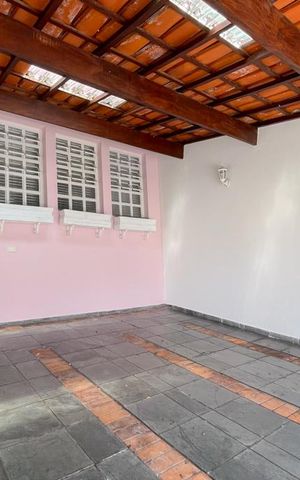 Casa à venda com 213m², 4 quartos e 2 vagas Casa à venda com 213m², 4 quartos e 2 vagasGaragem