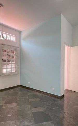 Casa à venda com 213m², 4 quartos e 2 vagas Casa à venda com 213m², 4 quartos e 2 vagasSala