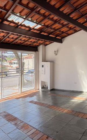 Casa à venda com 213m², 4 quartos e 2 vagas Casa à venda com 213m², 4 quartos e 2 vagasGaragem