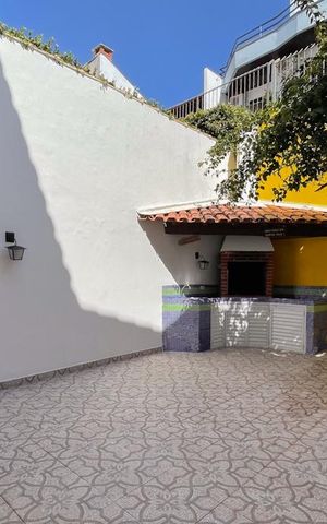 Casa à venda com 213m², 4 quartos e 2 vagas Casa à venda com 213m², 4 quartos e 2 vagasQuintal