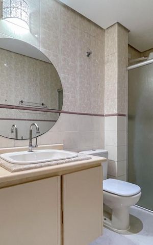 Casa à venda com 213m², 4 quartos e 2 vagas Casa à venda com 213m², 4 quartos e 2 vagasBanheiro Social