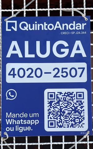 Casa à venda com 213m², 4 quartos e 2 vagas Casa à venda com 213m², 4 quartos e 2 vagasFachada