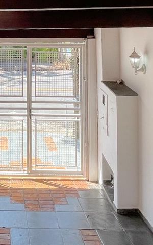 Casa à venda com 213m², 4 quartos e 2 vagas Casa à venda com 213m², 4 quartos e 2 vagasVista - Sala