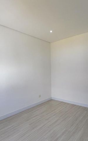 Casa à venda com 213m², 4 quartos e 2 vagas Casa à venda com 213m², 4 quartos e 2 vagasSuíte