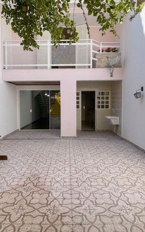 Casa à venda com 213m², 4 quartos e 2 vagas Casa à venda com 213m², 4 quartos e 2 vagasQuintal