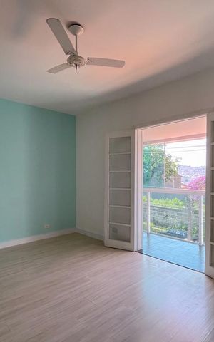 Casa à venda com 213m², 4 quartos e 2 vagas Casa à venda com 213m², 4 quartos e 2 vagasQuarto 2