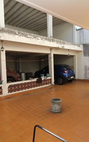 Casa à venda com 270m², 5 quartos e 6 vagasQuintal fundos