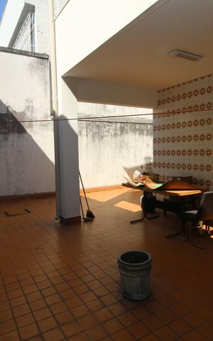 Casa à venda com 270m², 5 quartos e 6 vagasQuintal fundos