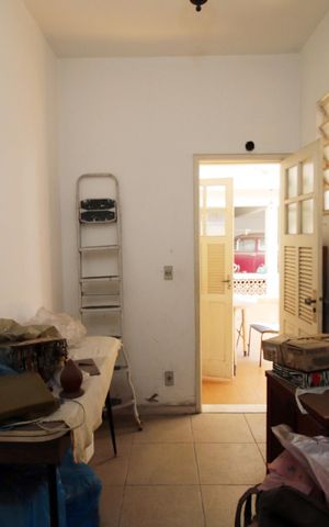Casa à venda com 270m², 5 quartos e 6 vagasQuarto de Serviço