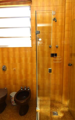 Casa à venda com 270m², 5 quartos e 6 vagasBanheiro da Suíte 1