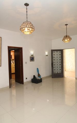 Casa à venda com 270m², 5 quartos e 6 vagasSala