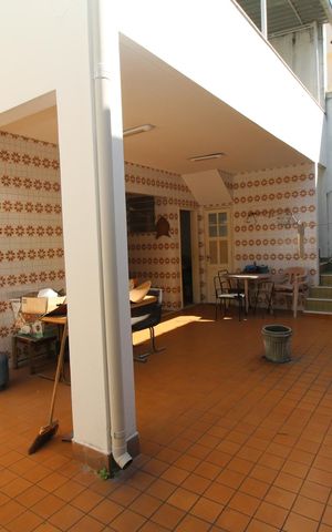 Casa à venda com 270m², 5 quartos e 6 vagasQuintal fundos