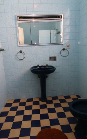 Casa à venda com 270m², 5 quartos e 6 vagasBanheiro Social 2º piso