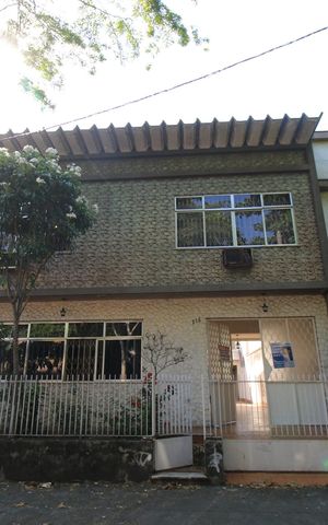 Casa à venda com 270m², 5 quartos e 6 vagasFachada da casa
