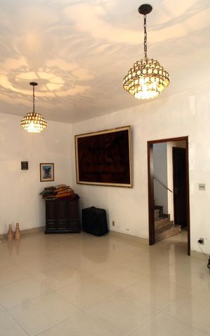 Casa à venda com 270m², 5 quartos e 6 vagasSala