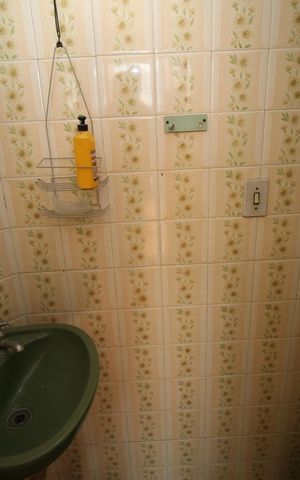 Casa à venda com 270m², 5 quartos e 6 vagasBanheiro de serviço
