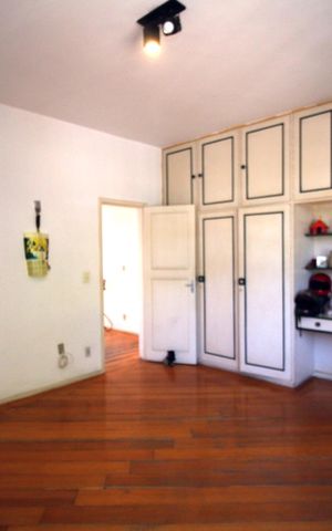 Casa à venda com 270m², 5 quartos e 6 vagasQuarto 2