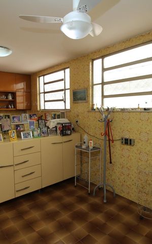Casa à venda com 270m², 5 quartos e 6 vagasCozinha e copa