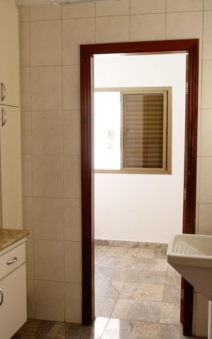 Apartamento à venda com 226m², 4 quartos e 2 vagas Apartamento à venda com 226m², 4 quartos e 2 vagasLavanderia