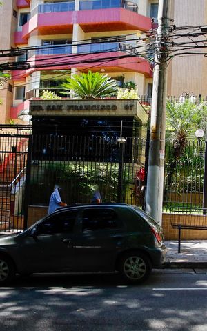 Apartamento à venda com 226m², 4 quartos e 2 vagas Apartamento à venda com 226m², 4 quartos e 2 vagasFachada