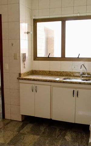 Apartamento à venda com 226m², 4 quartos e 2 vagas Apartamento à venda com 226m², 4 quartos e 2 vagasCozinha