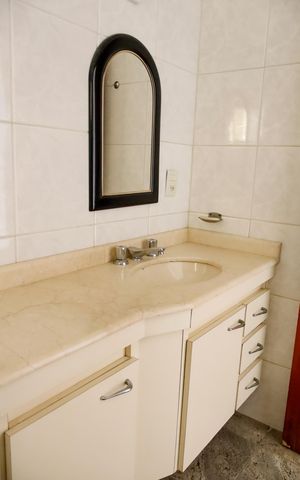 Apartamento à venda com 226m², 4 quartos e 2 vagas Apartamento à venda com 226m², 4 quartos e 2 vagasBanheiro da Suíte 2