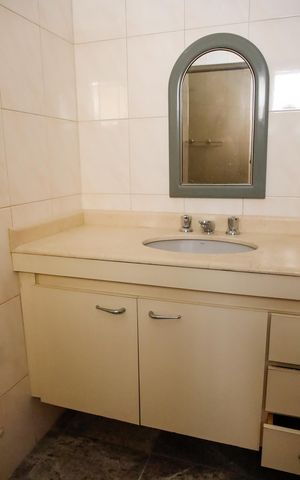 Apartamento à venda com 226m², 4 quartos e 2 vagas Apartamento à venda com 226m², 4 quartos e 2 vagasBanheiro da Suíte 3