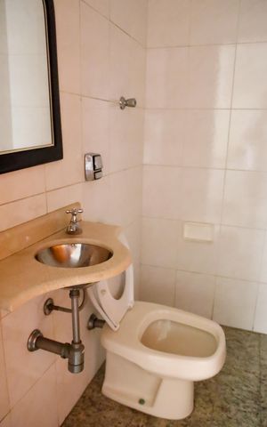 Apartamento à venda com 226m², 4 quartos e 2 vagas Apartamento à venda com 226m², 4 quartos e 2 vagasLavabo