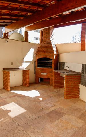 Apartamento à venda com 226m², 4 quartos e 2 vagas Apartamento à venda com 226m², 4 quartos e 2 vagasÁrea comum - Churrasqueira