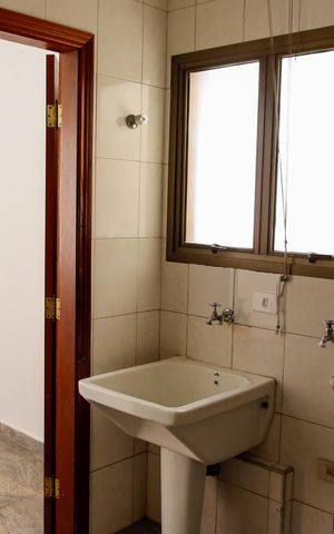 Apartamento à venda com 226m², 4 quartos e 2 vagas Apartamento à venda com 226m², 4 quartos e 2 vagasLavanderia