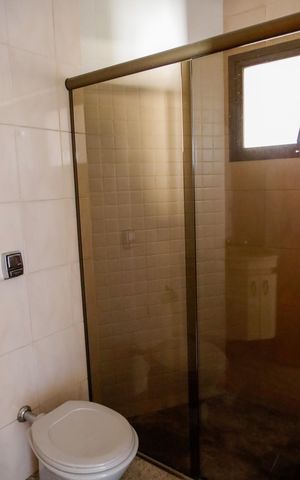 Apartamento à venda com 226m², 4 quartos e 2 vagas Apartamento à venda com 226m², 4 quartos e 2 vagasBanheiro da Suíte 4