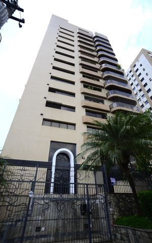 Apartamento à venda com 213m², 3 quartos e 3 vagasFachada
