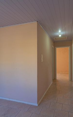 Casa à venda com 86m², 3 quartos e sem vaga Casa à venda com 86m², 3 quartos e sem vagaSala