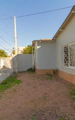 Casa à venda com 86m², 3 quartos e sem vaga Casa à venda com 86m², 3 quartos e sem vagaFachada
