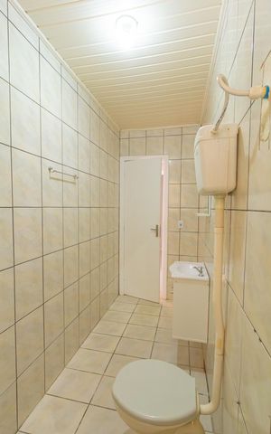 Casa à venda com 86m², 3 quartos e sem vaga Casa à venda com 86m², 3 quartos e sem vagaBanheiro
