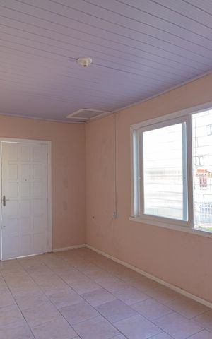 Casa à venda com 86m², 3 quartos e sem vaga Casa à venda com 86m², 3 quartos e sem vagaSala