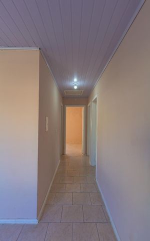 Casa à venda com 86m², 3 quartos e sem vaga Casa à venda com 86m², 3 quartos e sem vagaCorredor